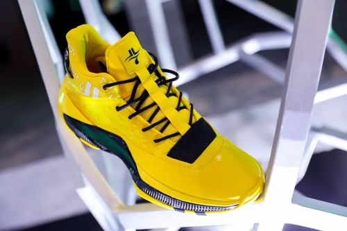 廣州SneakerCon驚現(xiàn)“神鞋”！球鞋愛(ài)好者上演排隊(duì)圍觀熱潮